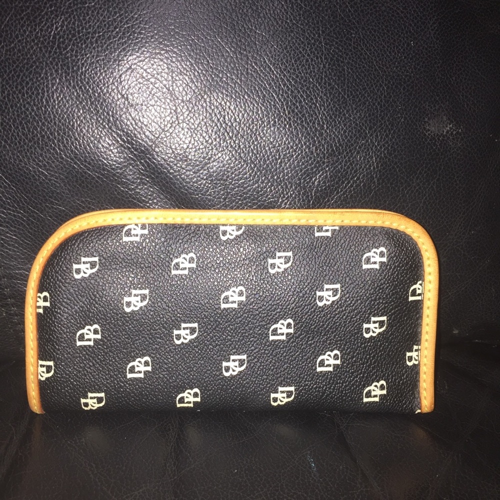 Leather Dooney & Bourke sunglasses case